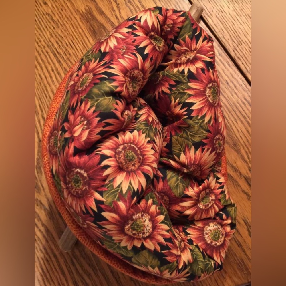 Teapot Cozy - NEW never used with bamboo handle.  Beautifully quilted - Picture 3 of 3